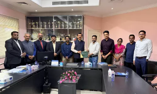 ഫ്രൻഡ്​സ്​ അസോസിയേഷൻ സംഘം ഇന്ത്യൻ സ്​കൂൾ ഭരണ സമിതിയുമായി കൂടിക്കാഴ്​ച നടത്തി