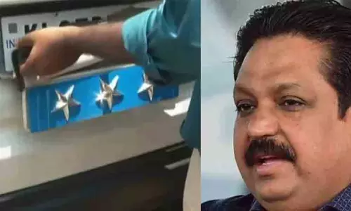 വിരമിച്ച് മൂന്നുവർഷം കഴിഞ്ഞിട്ടും കാറില്‍ നക്ഷത്രം പതിച്ച് യാത്ര; ടോമിന്‍ ജെ. തച്ചങ്കരിക്ക് പിഴ ചുമത്തി മോട്ടോർ വാഹന വകുപ്പ്