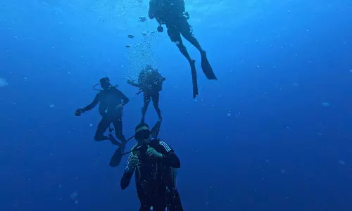 ഇന്ത്യ-ശ്രീലങ്ക നാവിക സഹകരണം; കൊളംബോ തീരത്ത് ഡൈവിങ് നടത്തി സൈനികർ -വിഡിയോ