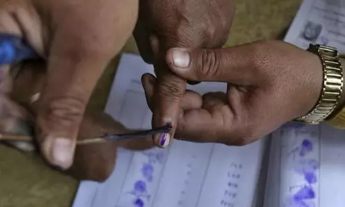 ഇനി നാലുനാൾ ദൂരം, നാലിൽ മിഴിനട്ട് കേരളം; പോ​ളി​ങ് ക​ഴി​ഞ്ഞ് ആ​ഴ്ച​ക​ൾ പി​ന്നി​ട്ടി​ട്ടും രാ​ഷ്ട്രീ​യ ക്യാ​മ്പു​ക​ളി​ൽ ആ​വേ​ശം ഒ​ട്ടും ചോ​ർ​ന്നി​ട്ടി​ല്ല