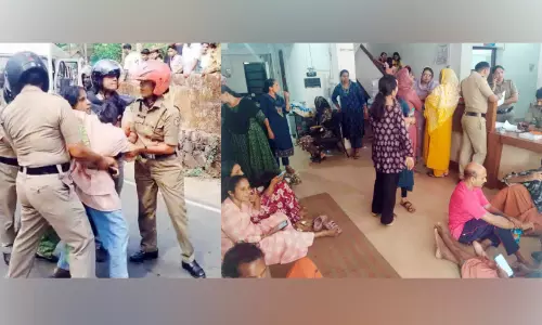 എ​ര​മം​ഗ​ലം ക്വാ​റി സ​മ​രം;സ​മ​ര​ക്കാ​രെ ബ​ലം പ്ര​യോ​ഗി​ച്ച് ക​സ്റ്റ​ഡി​യി​ലെ​ടു​ത്തു, കു​ട്ടി​ക​ള​ട​ക്കം നാല് പേ​ർ​ക്ക് പ​രി​ക്ക്