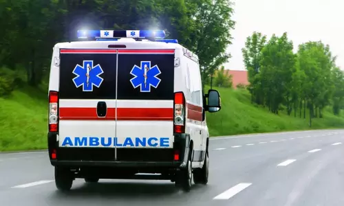 ആം​ബു​ല​ൻ​സി​ന് നേ​രെ ആ​ക്ര​മ​ണം; വ​ള​യം പൊ​ലീ​സ് കേസെടുത്തു