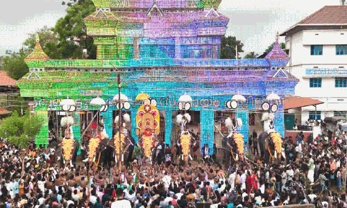 വർണാഭമായി ചിറ്റിലഞ്ചേരി വേല