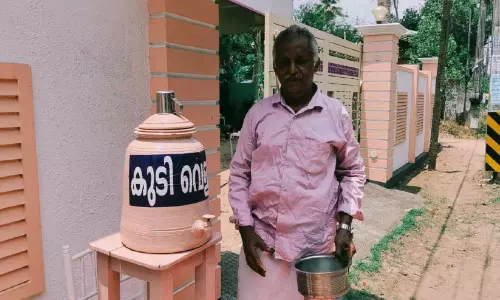 ദാഹിച്ചുവലയുന്നവർക്ക്​ കുഞ്ഞുമോന്റെ കുടിവെള്ള വിതരണം