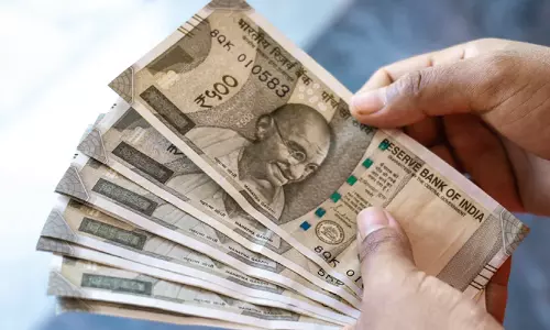 മാട്രിമോണിയല്‍ സൈറ്റിലൂടെ പരിചയപ്പെട്ട യുവതി 34 ലക്ഷം തട്ടിയെടുത്തുവെന്ന് പരാതി