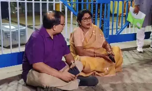 കൊൽക്കത്തയിൽ നാടകീയ രംഗങ്ങൾ; ബാലറ്റ് പെട്ടികൾ തുറന്നെന്ന് തൃണമൂൽ, സി.സി.ടി.വി ദൃശ്യങ്ങൾ പുറത്തുവിട്ടു; പ്രതിഷേധം