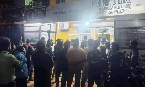 അപകടത്തിൽപ്പെട്ട കുട്ടിക്ക് ചികിത്സ വൈകി ആശുപത്രിക്കെതിരെ പ്രതിഷേധം