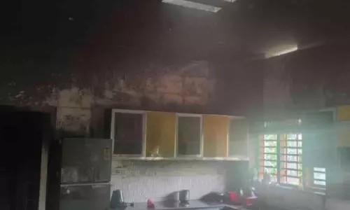 പുതുശേരിയിൽ വീട് കത്തിനശിച്ചു