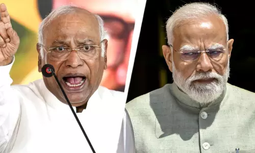 തൊഴിലാളികളെ തെരുവിലാക്കി ‘ഹം ദോ ഹമാരേ ദോ’ നയം; അദാനിയുടെ ഫാക്ടറി മുതൽ സാംസങ് വരെ പ്രതിഷേധക്കടലെന്ന് ഖാർഗെ