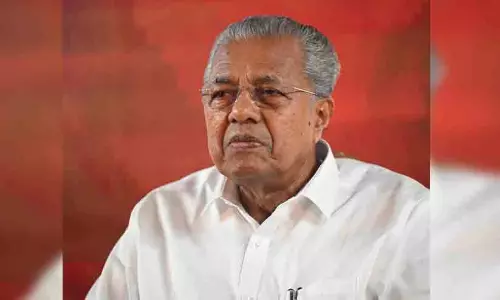 വീണ്ടും കാണാമെന്ന ഉറപ്പോടെ മുഖ്യമന്ത്രി നാട്ടിലേക്ക് മടങ്ങി; വകുപ്പ് മേധാവികൾക്ക് നന്ദി അറിയിച്ച് യാത്ര