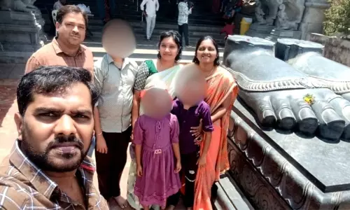 ക്ഷേത്രദർശനം കഴിഞ്ഞ് മടക്കം; ലോറിക്കു പിന്നിലേക്ക് കാർ ഇടിച്ചുകയറി രണ്ട് കുട്ടികളടക്കം ആറുപേർക്ക് ദാരുണാന്ത്യം