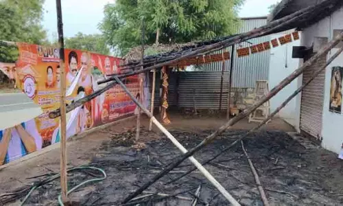 വോട്ടെണ്ണലിന് ദിവസങ്ങൾ ബാക്കിനിൽക്കെ വിജയിയുടെ ടി.വി.കെ ഓഫീസിന് അജ്ഞാതർ തീയിട്ടു