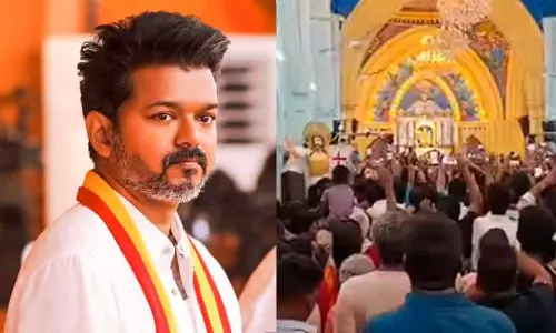 വിജയ് വന്നില്ല, ആരാധകർ പോയതുമില്ല! വേളാങ്കണ്ണി പള്ളിയിൽ ടി.വി.കെ മുദ്രാവാക്യം വിളികളുമായി ആരാധകർ; പ്രാർത്ഥന തടസ്സപ്പെട്ടു