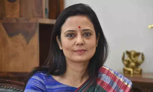 അന്ന് ഇ.വി.എമ്മിന് കാവൽ സി.എ.പി.എഫ്, ഇന്ന് സേനയ്ക്ക് കാവൽ നിൽക്കേണ്ട ഗതികേടെന്ന് മഹുവ മൊയ്ത്ര
