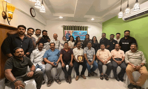 അശോകൻ എളവള്ളിക്ക് യാത്രയയപ്പ് നൽകി