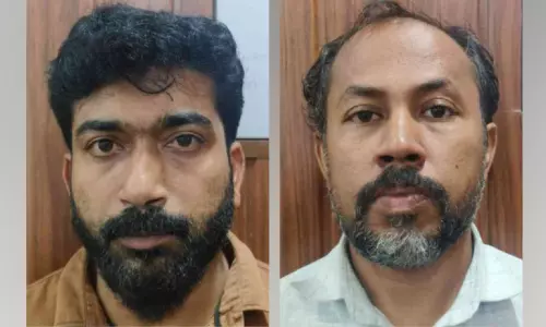 98 ചാക്ക് നിരോധിത പുകയില ഉൽപന്നങ്ങളുമായി രണ്ടുപേർ പിടിയിൽ