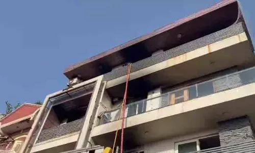 ഡൽഹിയിൽ നാലുനില കെട്ടിടത്തിൽ വൻ തീപിടിത്തം: ഒമ്പതുപേർ മരിച്ചു