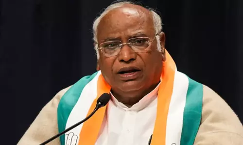 ന്യൂസ് റൂമുകളെ നിശബ്ദമാക്കാൻ സംഘപരിവാർ നിയമ വ്യവസ്ഥയെ ആയുധമണിയിച്ചു -ഖാർഗെ