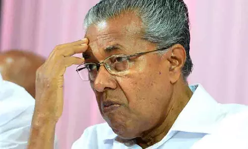 ധർമ്മടത്ത് മുഖ്യമന്ത്രി പിണറായി വിജയൻ പിന്നിൽ
