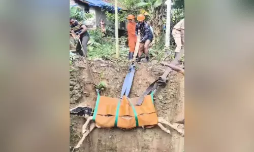കി​ണ​റ്റി​ൽ വീ​ണ   കാ​ള​ക്കു​ട്ടി​യെ ര​ക്ഷി​ച്ചു