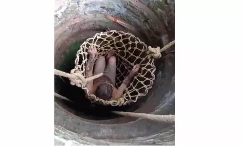 കി​ണ​റ്റി​ല്‍ കു​ടു​ങ്ങി​യ തൊ​ഴി​ലാ​ളി​യെ അ​ഗ്നി​ര​ക്ഷാ സേ​ന ര​ക്ഷ​പ്പെ​ടു​ത്തി