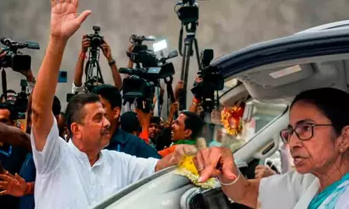 ഭവാനിപൂരിൽ മമത വിജയത്തിലേക്ക്; വോട്ടെണ്ണൽ കേന്ദ്രത്തിൽ സംഘർഷാവസ്ഥ