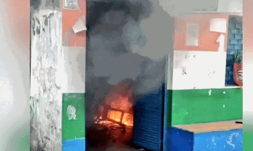 ബംഗാൾ തെരഞ്ഞെടുപ്പ് ഫലം: ജാമുറിയയിൽ ടി.എം.സി ഓഫിസിന് തീയിട്ടു