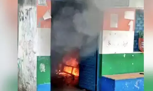 ബംഗാളിൽ വിവിധ ഇടങ്ങളിൽ സംഘർഷം; ടി.എം.സി ഓഫിസിന് തീയിട്ടു