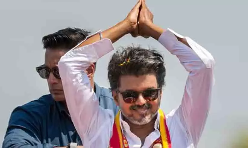 ചെറുപാർട്ടികളുടെ പിന്തുണയോടെ തമിഴകത്ത് സർക്കാർ രൂപീകരിക്കാൻ വിജയ് ചെറുപാർട്ടികളുടെ പിന്തുണയോടെ തമിഴകത്ത് സർക്കാർ രൂപീകരിക്കാൻ വിജയ്