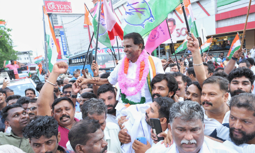 തെക്കും പിടിച്ച് സ്വപ്നക്കുതിപ്പ് തെക്കും പിടിച്ച് സ്വപ്നക്കുതിപ്പ്