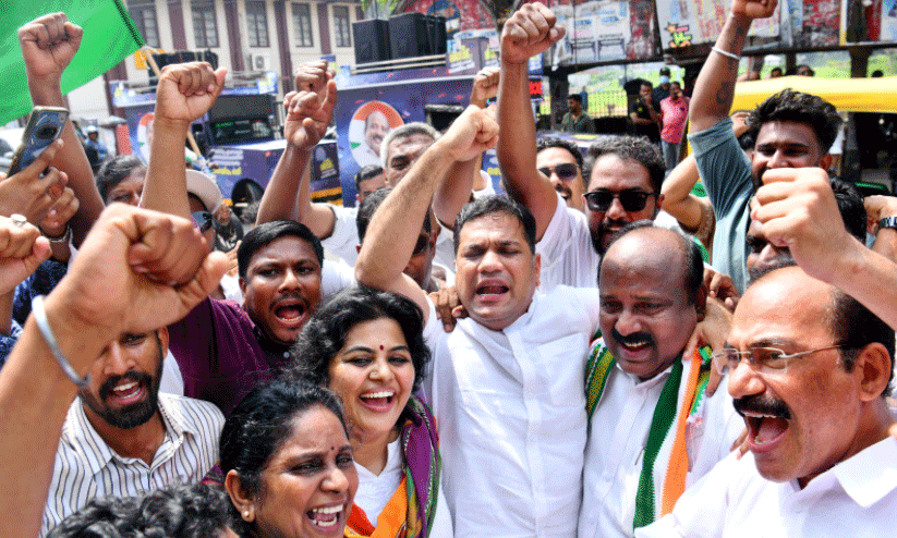 മധ്യമേഖലയിൽ യു.ഡി.എഫിന് വൻ കുതിപ്പ് മധ്യമേഖലയിൽ യു.ഡി.എഫിന് വൻ കുതിപ്പ്