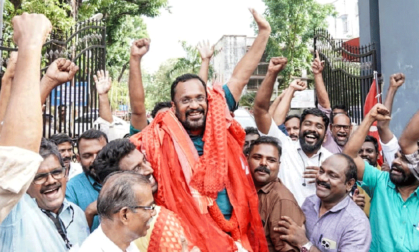 വർഗീയതക്ക് പിടികൊടുക്കാതെ ജനാധിപത്യത്തെ പുൽകി തൃശൂർ വർഗീയതക്ക് പിടികൊടുക്കാതെ ജനാധിപത്യത്തെ പുൽകി തൃശൂർ