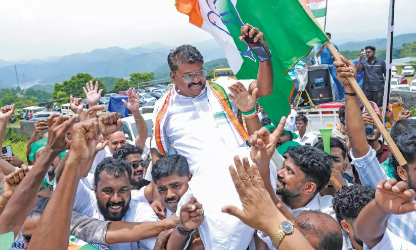 ഇടുക്കി ‘കൈ’യോടെ തൂക്കി യു.ഡി.എഫ് ഇടുക്കി ‘കൈ’യോടെ തൂക്കി യു.ഡി.എഫ്