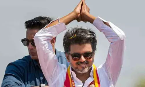 ചെറുപാർട്ടികളുടെ പിന്തുണയോടെ തമിഴകത്ത് സർക്കാർ രൂപീകരിക്കാൻ വിജയ്