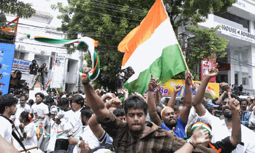 ത്രില്ലർ പോരാട്ടത്തിൽ ഇടതുകോട്ടകൾ തകർന്നു; യു.ഡി.എഫിന് മികച്ച തിരിച്ചുവരവ്