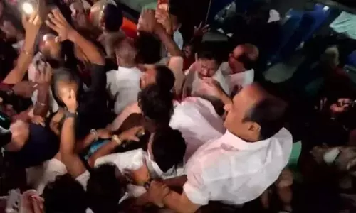 ഞങ്ങടെ മുഖ്യ നേതാവേ...; എറണാകുളത്ത് ആവേശത്തിരമാലയായി വി.ഡി. സതീശന് ഗഭീര വരവേൽപ്പ്