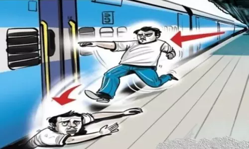 ട്രെയിനിൽ നിന്ന് വീണുള്ള അപകടങ്ങൾ: യാത്രക്കാർക്ക് മുന്നറിയിപ്പുമായി ആർ.പി.എഫ്