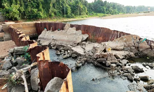 പൈങ്കുളം-മാന്നന്നൂർ ഉരുക്കുതടയണ ഇടിയുന്നു; 20 കോടിയോളം ചെലവഴിച്ചിട്ടും കുടിവെള്ളവും ഇല്ല, തടയണയും