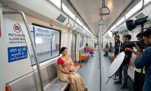 യാത്രക്കാർ കുറഞ്ഞു, വരുമാനം വർധിപ്പിക്കാൻ മെട്രോ റെയിൽ ഫോട്ടോ ഷൂട്ടുകൾക്ക് തുറന്ന് നൽകി മധ്യപ്രദേശ്
