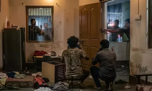 ആൾക്കൂട്ട മർദനം ഭയന്നു; രക്ഷിക്കണമെന്നാവശ്യപ്പെട്ട് പൊലീസിനെ വിളിച്ച് കള്ളന്മാർ!