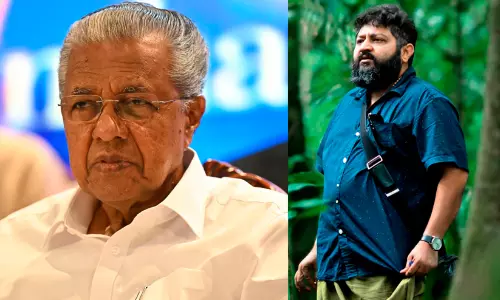 നന്ദി സഖാവേ, ഏറ്റവും ബുദ്ധിമുട്ടേറിയ ഒരു കാലത്തിൽ മുന്നിൽ നിന്ന് നയിച്ചതിന് - പിണറായി വിജയന് ആശംസയുമായി ലിജോ ജോസ് പെല്ലിശ്ശേരി