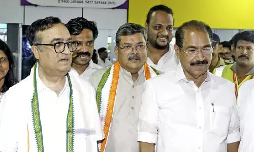 കേന്ദ്ര നിരീക്ഷകരെത്തി; എം.എൽ.എമാരുടെ യോഗം ഇന്ന്​, ഒറ്റക്ക്​ കേൾക്കും