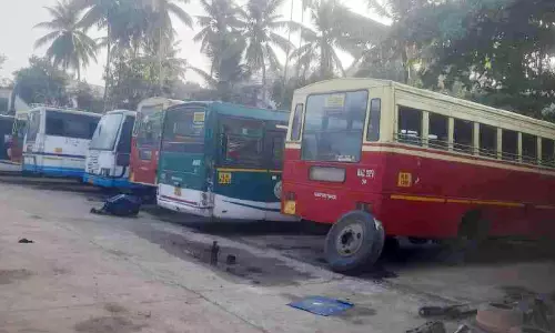 കെ.എസ്.ആര്‍.ടി.സി ബസുകള്‍ കട്ടപ്പുറത്ത്; വെള്ളറടയിൽ യാത്രാക്ലേശം രൂക്ഷം