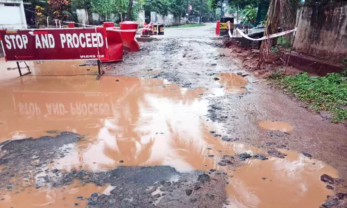 കോ​ട്ട​മ്മ​ൽ തെ​യ്യ​ത്തും ക​ട​വ് റോ​ഡ്;  മ​ഴ പെ​യ്ത​തോ​ടെ   ദു​രി​ത​ത്തി​ലാ​യി ജ​നം