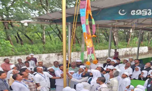 മേ​ട്ടും​പു​റം മ​ഖാം ഉ​റൂ​സി​ന് കൊ​ടി​യേ​റി