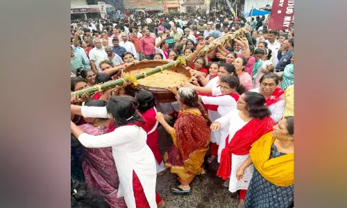 ഭക്തി സാന്ദ്രമായി കത്തോലിക്ക പള്ളി   പെരുന്നാൾ ചെമ്പെടുപ്പ്