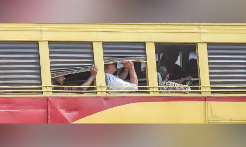 വേനൽച്ചൂട്: ബസുകളിലെ ‘ഗ്ലാസ് കൂട്ടിൽ’   വെന്തുരുകി യാത്രക്കാർ