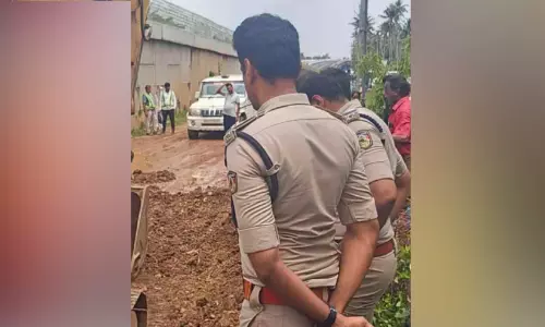 എൻ.എച്ച് സർവിസ് റോഡിൽനിന്ന്   മണ്ണ് കടത്ത് തടഞ്ഞു