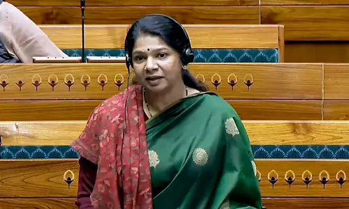 ഡി.എം.കെ എം.പിമാർക്ക് പ്രത്യേക ബ്ലോക്ക് അനുവദിക്കണം; ലോക്സഭാ സ്പീക്കർക്ക് കത്തെഴുതി കനിമൊഴി