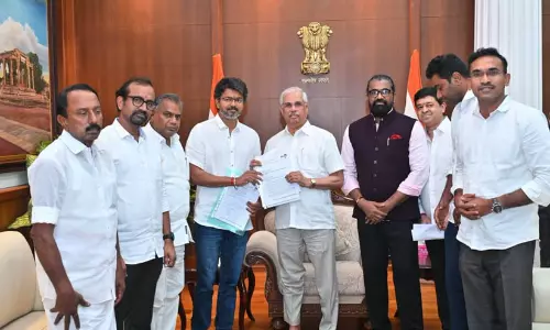 വിജയ് മുഖ്യമന്ത്രിയാകും, സത്യപ്രതിജ്ഞ നാളെ; 120 എം.എൽ.എമാരുടെ പിന്തുണ ഉറപ്പിച്ച് ടി.വി.കെ